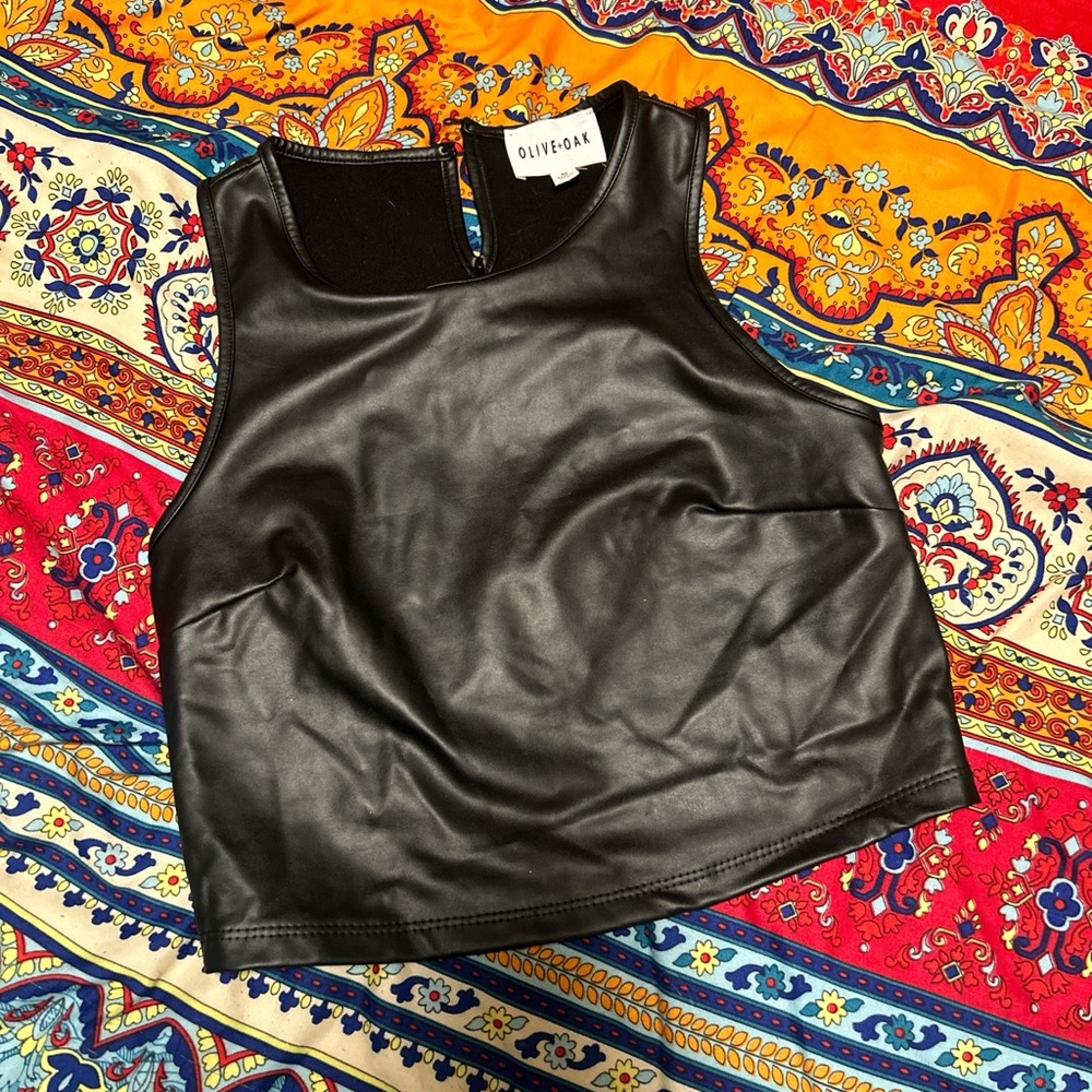 Olive +Oak pleather top❤️